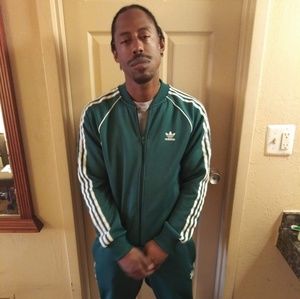 Meet your Posher, Adrian